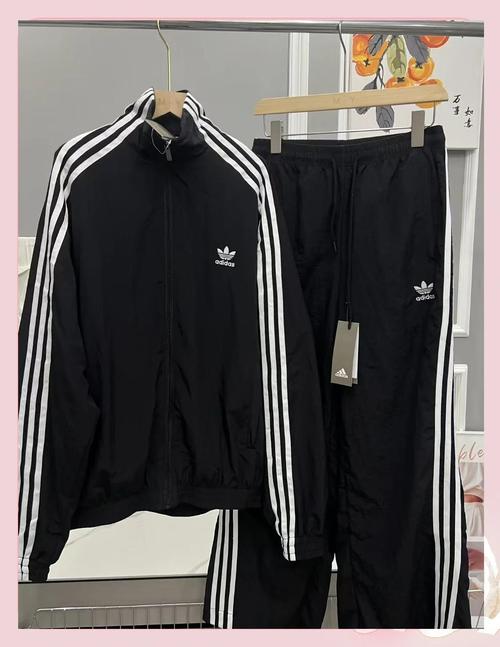 淘宝网店独家热销,阿迪运动套装—尽享运动风尚